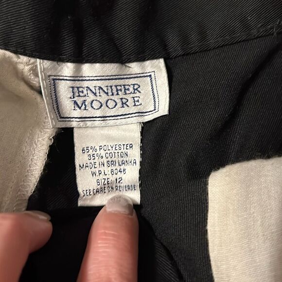 Jennifer Moore Women’s Black Shorts - Picture 6 of 6